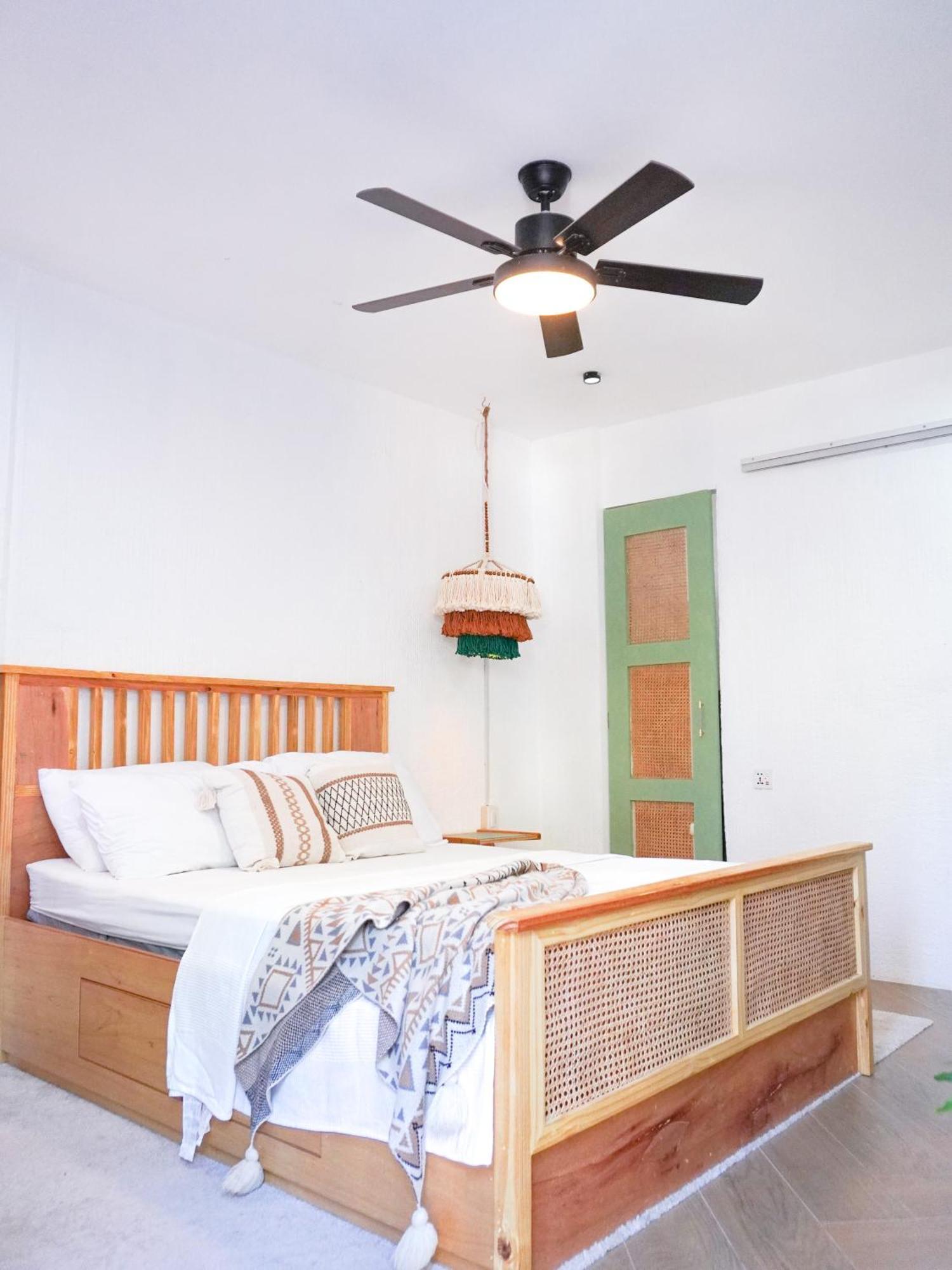 Urban Oasis Resort, Tarlac Ngoại thất bức ảnh